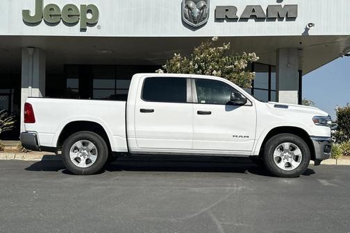 Bright White Clearcoat 2026 RAM 1500 Big Horn/Lone Star