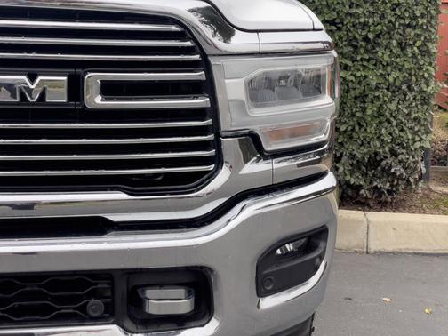 2020 RAM 2500 Laramie Crew Cab 4X4 6'4' Box