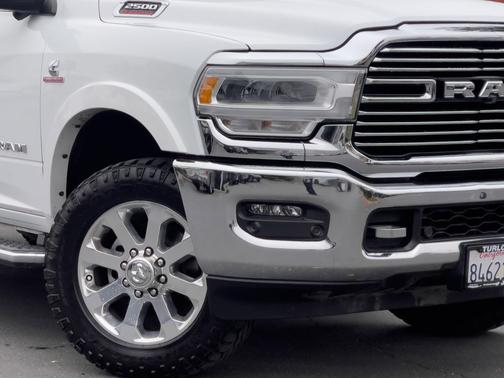 2020 RAM 2500 Laramie Crew Cab 4X4 6'4' Box