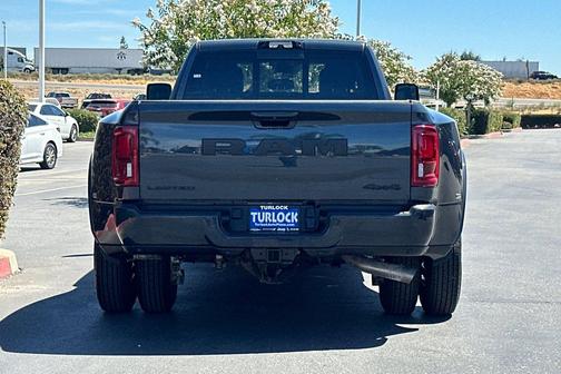 2025 RAM 3500 Limited Crew Cab 4x4 8' Box