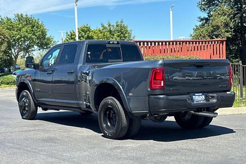 2025 RAM 3500 Limited Crew Cab 4x4 8' Box