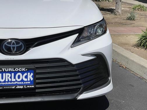 Ice Cap 2024 Toyota Camry LE