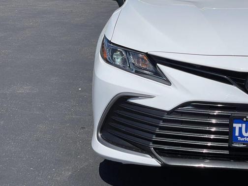 Ice Cap 2024 Toyota Camry LE