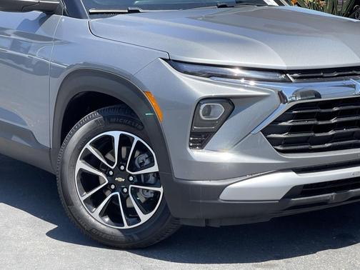 Sterling Gray Metallic 2024 Chevrolet Trailblazer LT