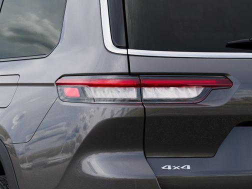 Baltic Gray Metallic Clearcoat 2026 Jeep Grand Cherokee L Altitude