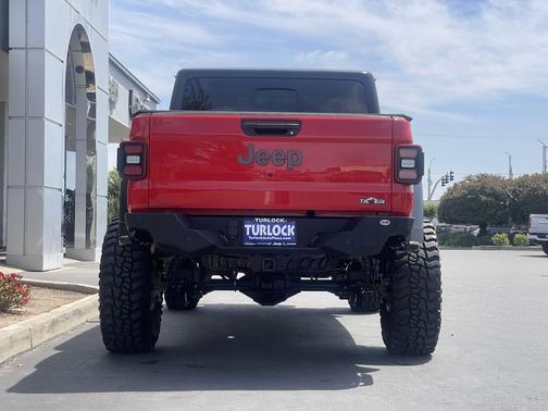 Firecracker Red Clearcoat 2021 Jeep Gladiator Rubicon
