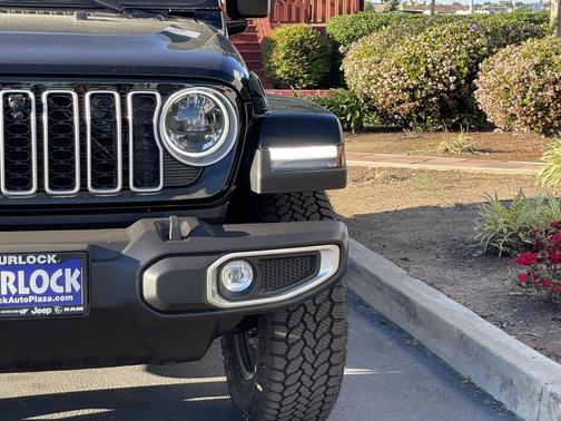 Black Clearcoat 2026 Jeep Wrangler 4-Door Sahara 4x4