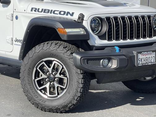 Bright White Clearcoat 2024 Jeep Wrangler 4xe Rubicon