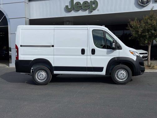Bright White Clearcoat 2027 RAM ProMaster 1500 Low Roof