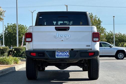 2023 Jeep Gladiator Overland