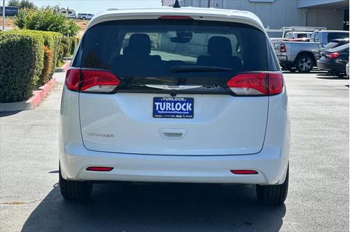 2023 Chrysler Voyager LX