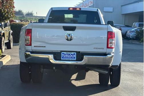 2024 RAM 3500 Big Horn Crew Cab 4x4 8' Box