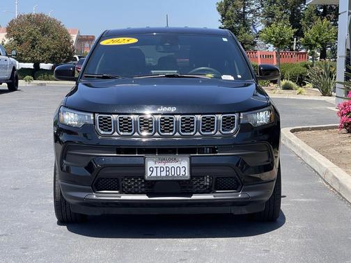 Diamond Black Crystal Pearlcoat 2025 Jeep Compass Sport