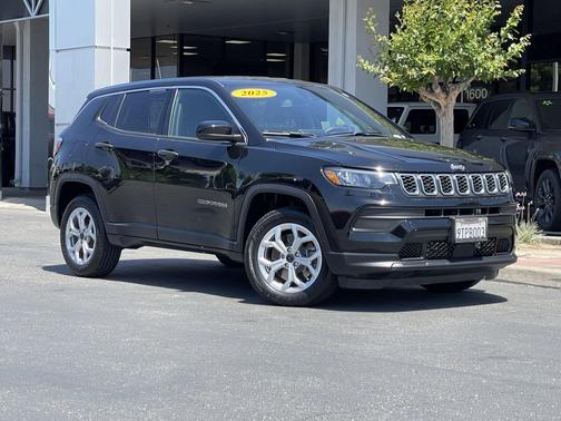 Diamond Black Crystal Pearlcoat 2025 Jeep Compass Sport