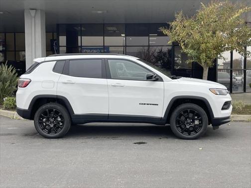 Bright White Clearcoat 2026 Jeep Compass Latitude