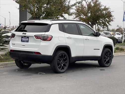 Bright White Clearcoat 2026 Jeep Compass Latitude
