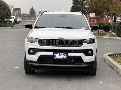 Bright White Clearcoat 2026 Jeep Compass Latitude