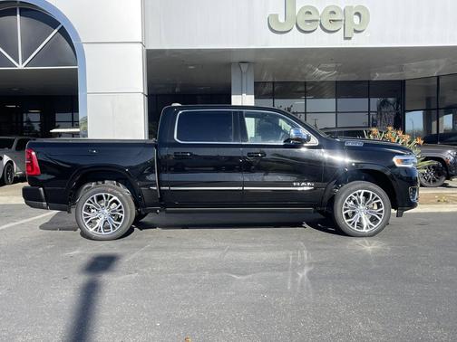 Diamond Black Crystal Pearlcoat 2026 RAM 1500 ST