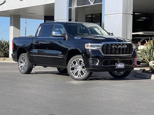 Diamond Black Crystal Pearlcoat 2026 RAM 1500 ST