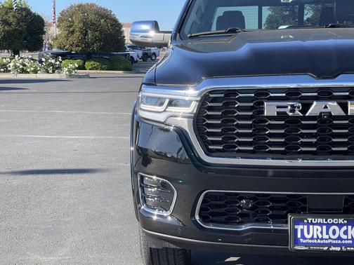 Diamond Black Crystal Pearlcoat 2026 RAM 1500 ST