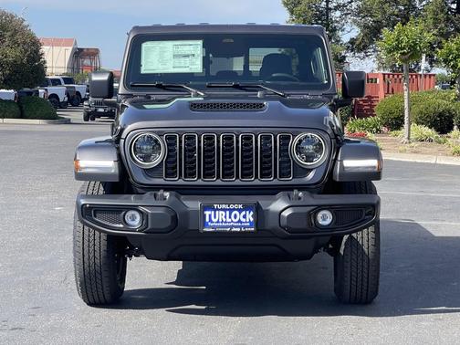 Granite Crystal Metallic Clearcoat 2026 Jeep Gladiator Sport S