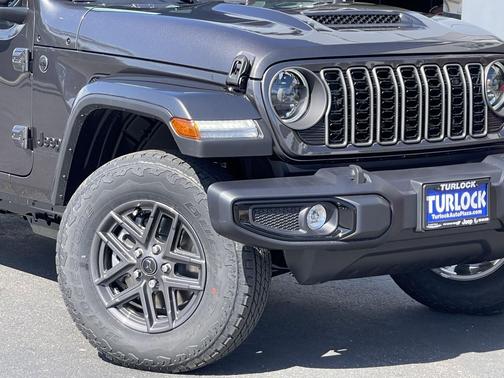 Granite Crystal Metallic Clearcoat 2026 Jeep Gladiator Sport S