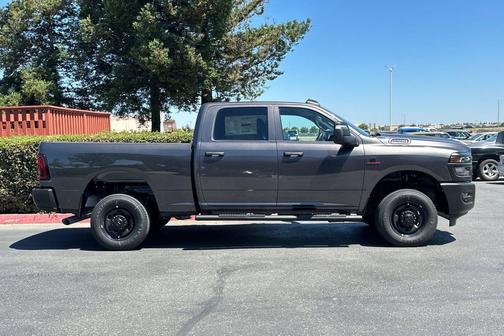 2025 RAM 2500 Tradesman Crew Cab 4x4 6'4' Box