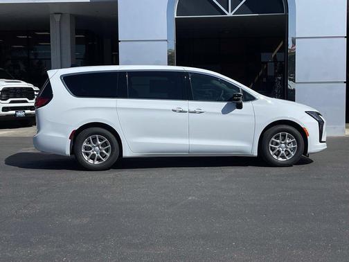 White 2027 Chrysler Pacifica L