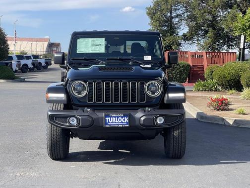 Black Clearcoat 2026 Jeep Gladiator Sport S