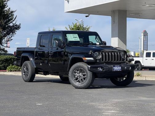 Black Clearcoat 2026 Jeep Gladiator Sport S
