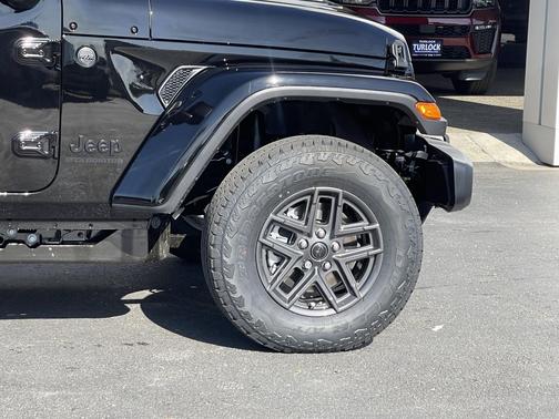 Black Clearcoat 2026 Jeep Gladiator Sport S