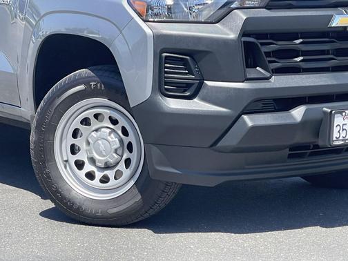 Sterling Gray Metallic 2023 Chevrolet Colorado WT