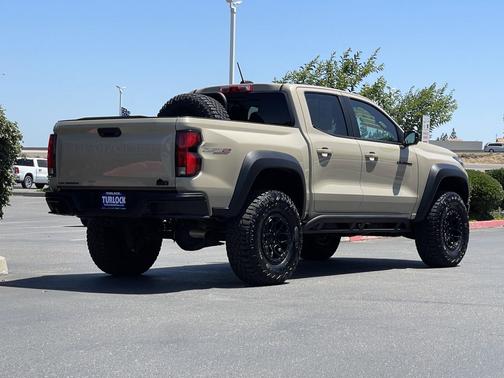 Sand Dune Metallic 2024 Chevrolet Colorado ZR2