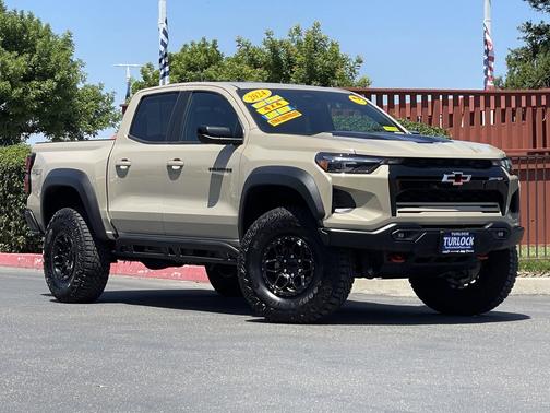 Sand Dune Metallic 2024 Chevrolet Colorado ZR2
