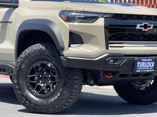 Sand Dune Metallic 2024 Chevrolet Colorado ZR2