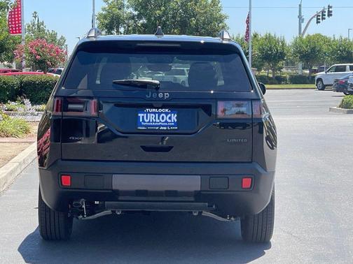 Diamond Black Crystal Pearlcoat 2026 Jeep Cherokee Limited