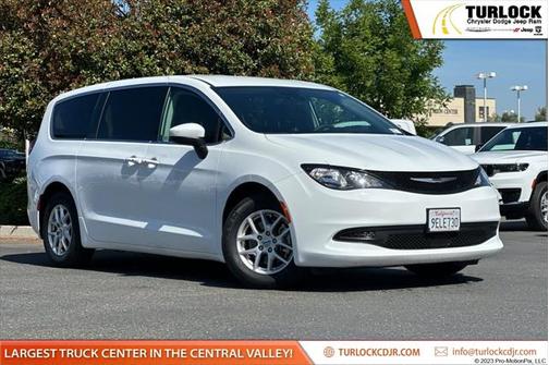 2023 Chrysler Voyager LX