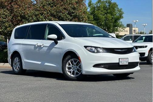 2023 Chrysler Voyager LX