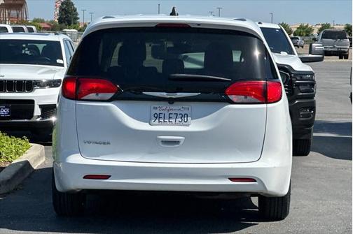 2023 Chrysler Voyager LX