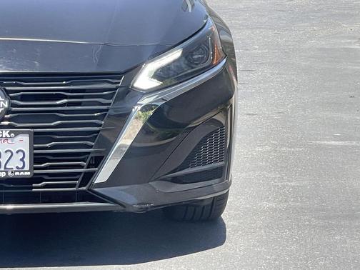 Super Black 2023 Nissan Altima 2.5 SV
