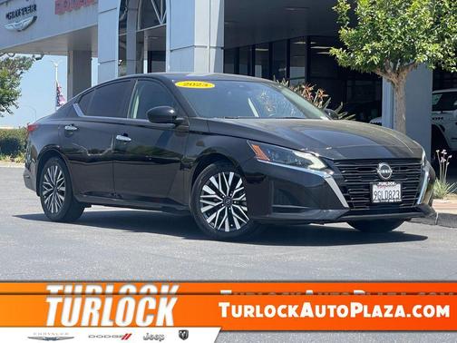 Super Black 2023 Nissan Altima 2.5 SV
