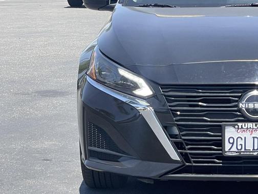 Super Black 2023 Nissan Altima 2.5 SV