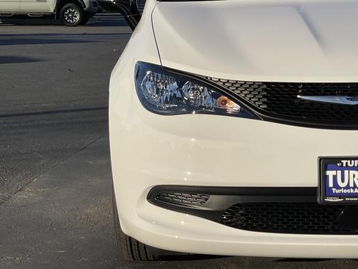 2026 Chrysler Voyager LX