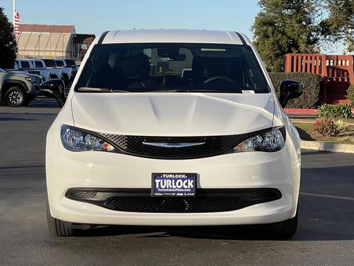 Bright White Clearcoat 2026 Chrysler Voyager LX