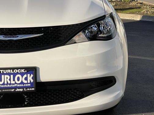 2026 Chrysler Voyager LX