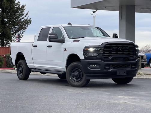 2025 RAM 2500 Tradesman Crew Cab 4x4 6'4' Box
