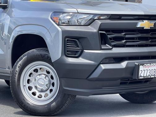 Sterling Gray Metallic 2024 Chevrolet Colorado WT
