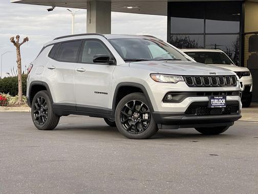 Silver Zynith Metallic Clearcoat 2026 Jeep Compass Latitude