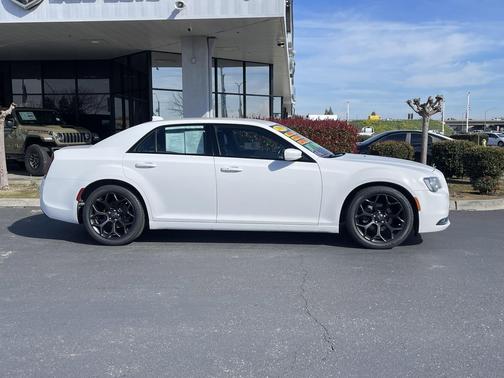 2019 Chrysler 300 S