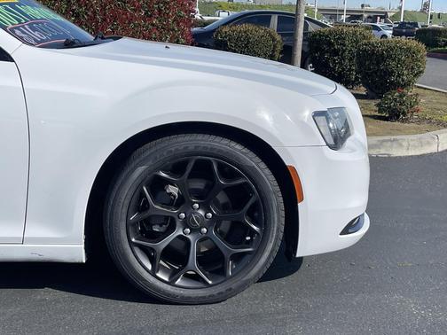 2019 Chrysler 300 S